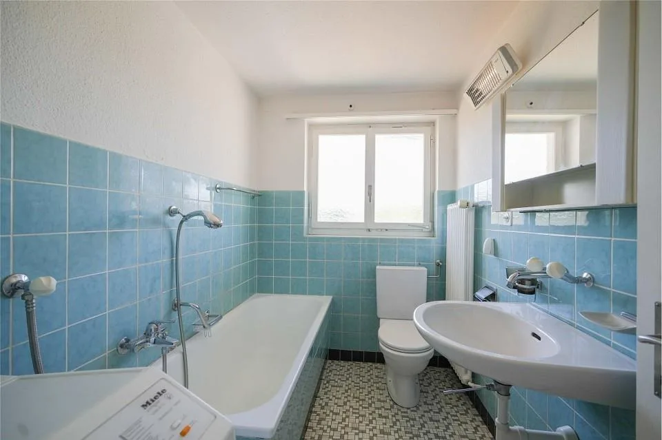 Tax-friendly living near the Rhine: Two-family house with development potential