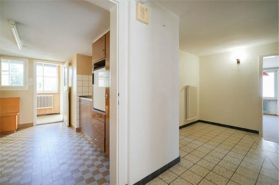 Tax-friendly living near the Rhine: Two-family house with development potential