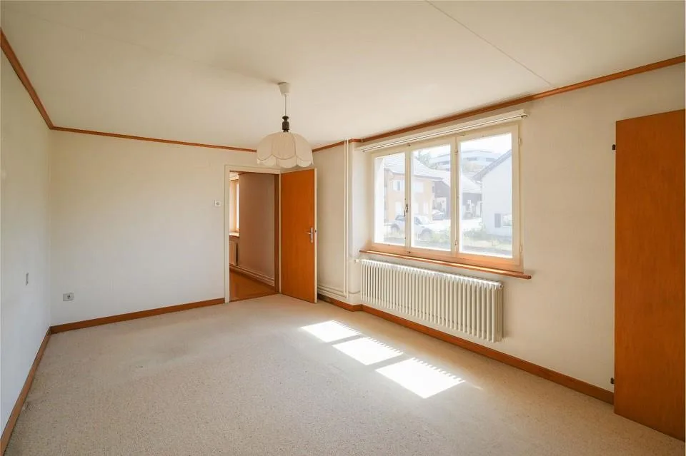 Tax-friendly living near the Rhine: Two-family house with development potential