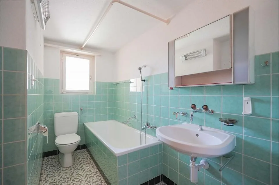 Tax-friendly living near the Rhine: Two-family house with development potential
