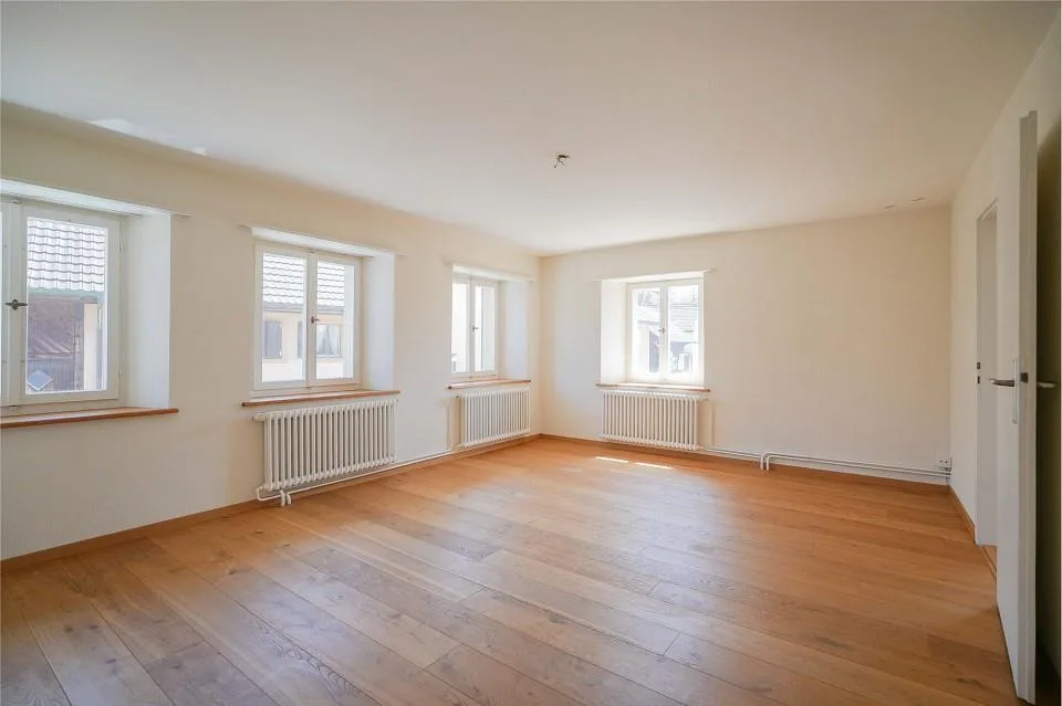 Tax-friendly living near the Rhine: Two-family house with development potential