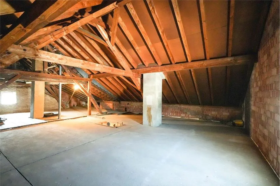 Tax-friendly living near the Rhine: Two-family house with development potential