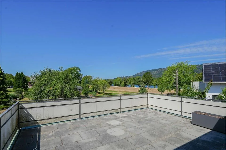 Tax-friendly living near the Rhine: Two-family house with development potential