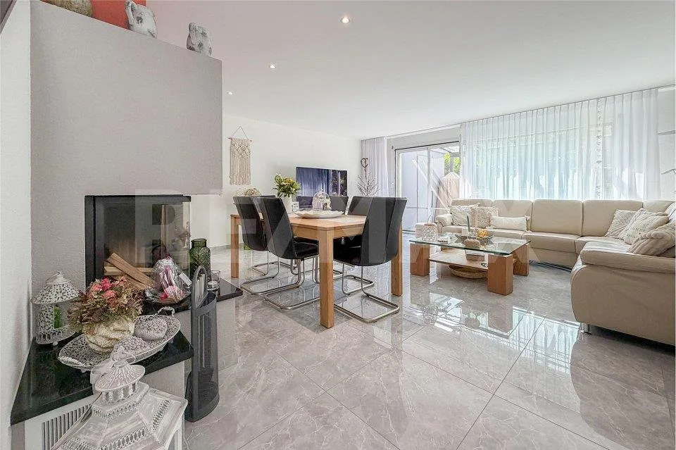 In top Zustand: 5.5 Zimmer-Doppel-Einfamilienhaus in Möhlin zu verk...