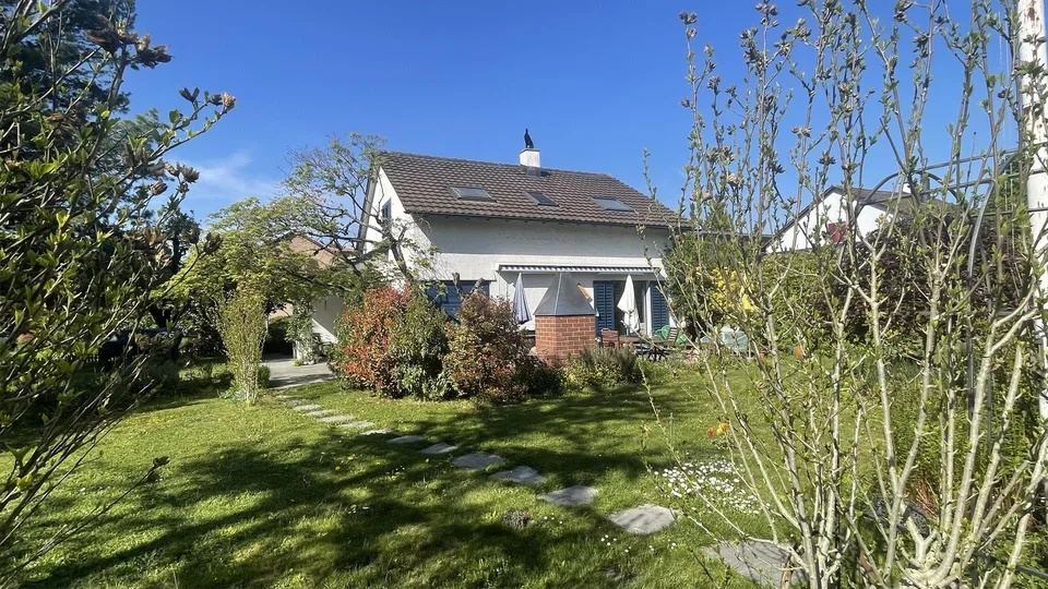 Einfamilienhaus mit grossem Grundstück & Entwicklungspotenzial