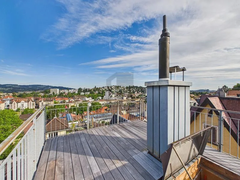 DACHTERRASSE UND BALKON AN ZENTRALER LAGE