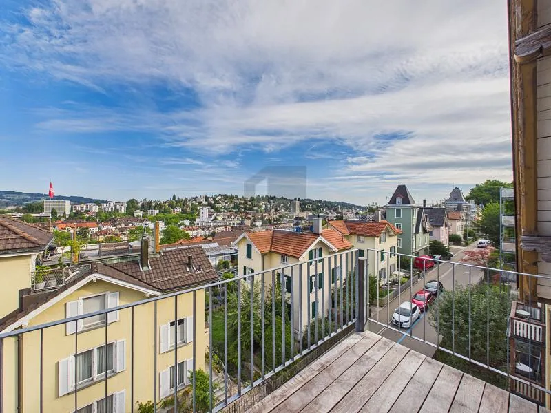 DACHTERRASSE UND BALKON AN ZENTRALER LAGE