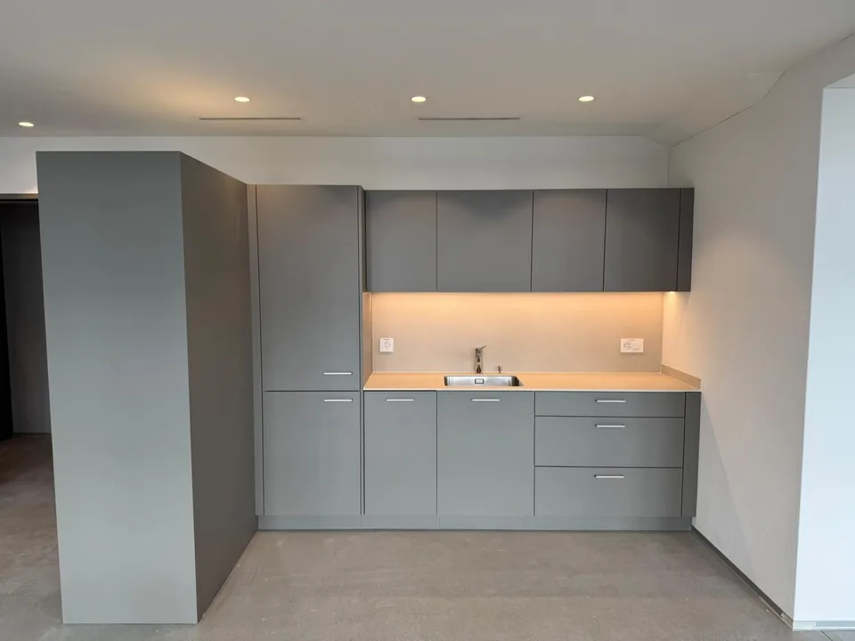 Modernes Büro an zentraler Lage in Opfikon zu vermieten!