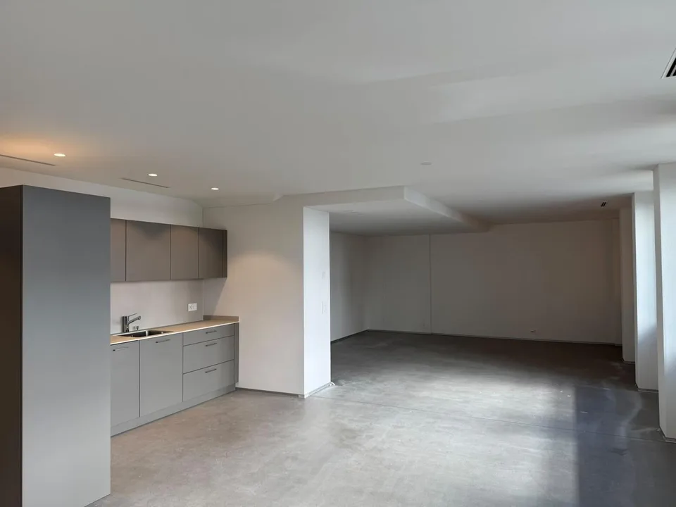 Modernes Büro an zentraler Lage in Opfikon zu vermieten!