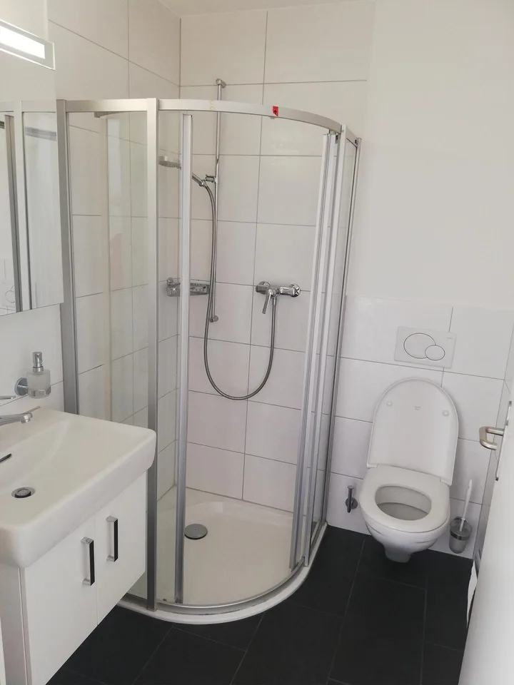 (-: 4,5-Zi-Gartenwohnung mit Wintergarten inkl. AEP + H-Raum