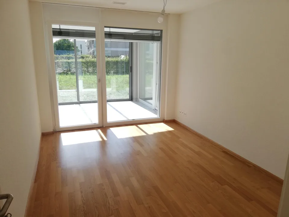 (-: 4,5-Zi-Gartenwohnung mit Wintergarten inkl. AEP + H-Raum