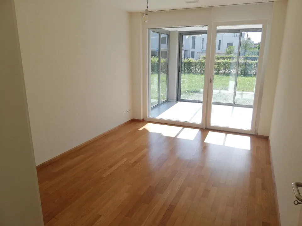 (-: 4,5-Zi-Gartenwohnung mit Wintergarten inkl. AEP + H-Raum