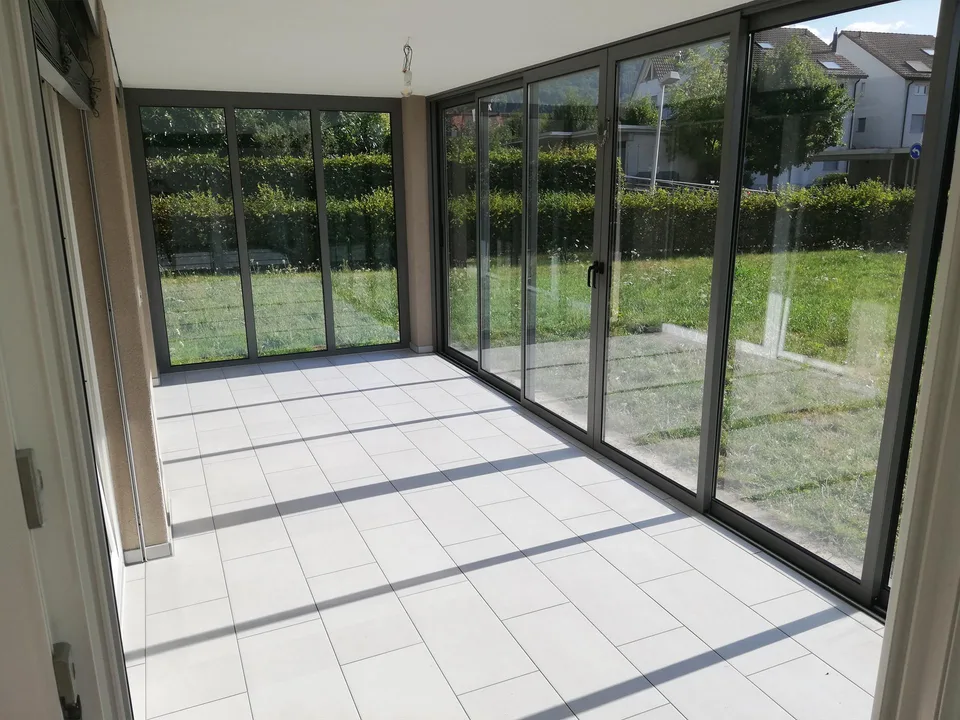 (-: 4,5-Zi-Gartenwohnung mit Wintergarten inkl. AEP + H-Raum