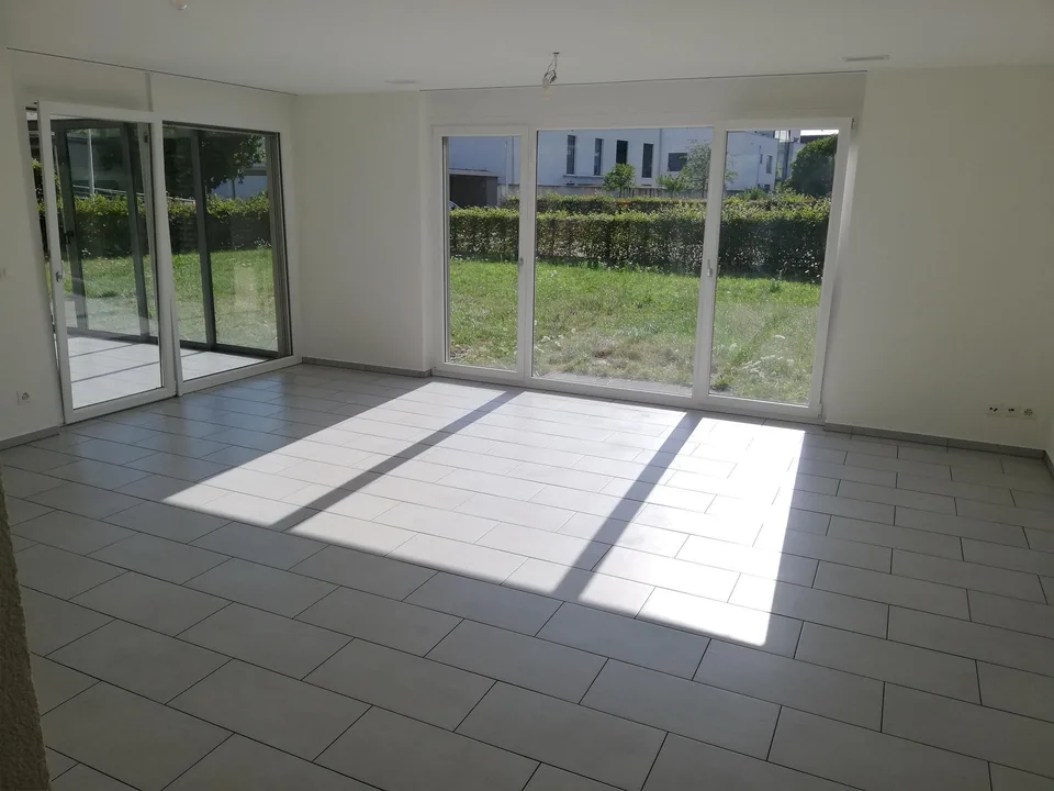 (-: 4,5-Zi-Gartenwohnung mit Wintergarten inkl. AEP + H-Raum