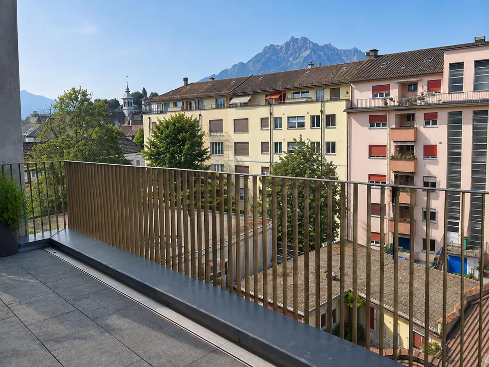 Maisonettewohnung mit Balkon und Dachterrasse mitten in Luzern