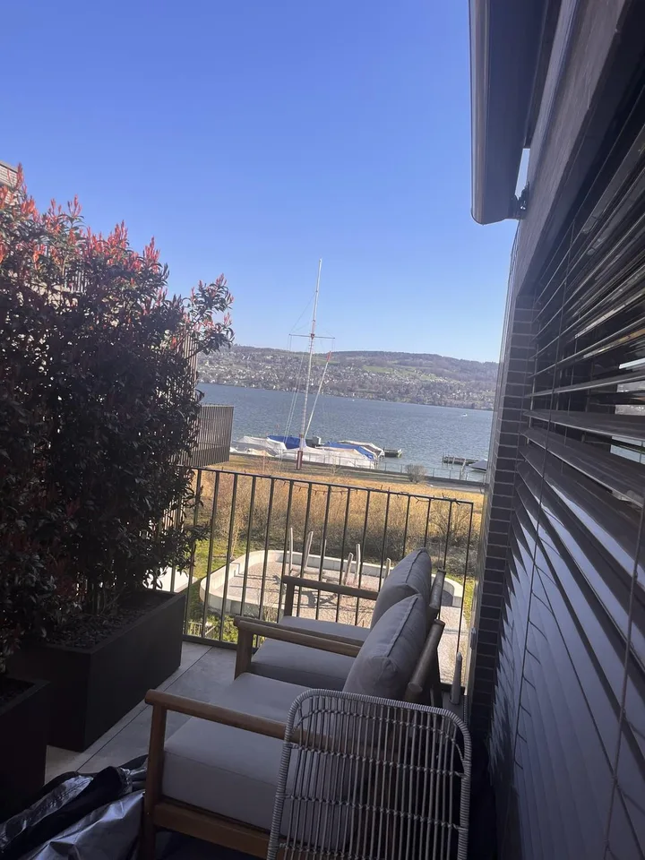 3 1/2 Zimmer exklusive Wohnung am Zürichsee mit Seezugang, gehoben