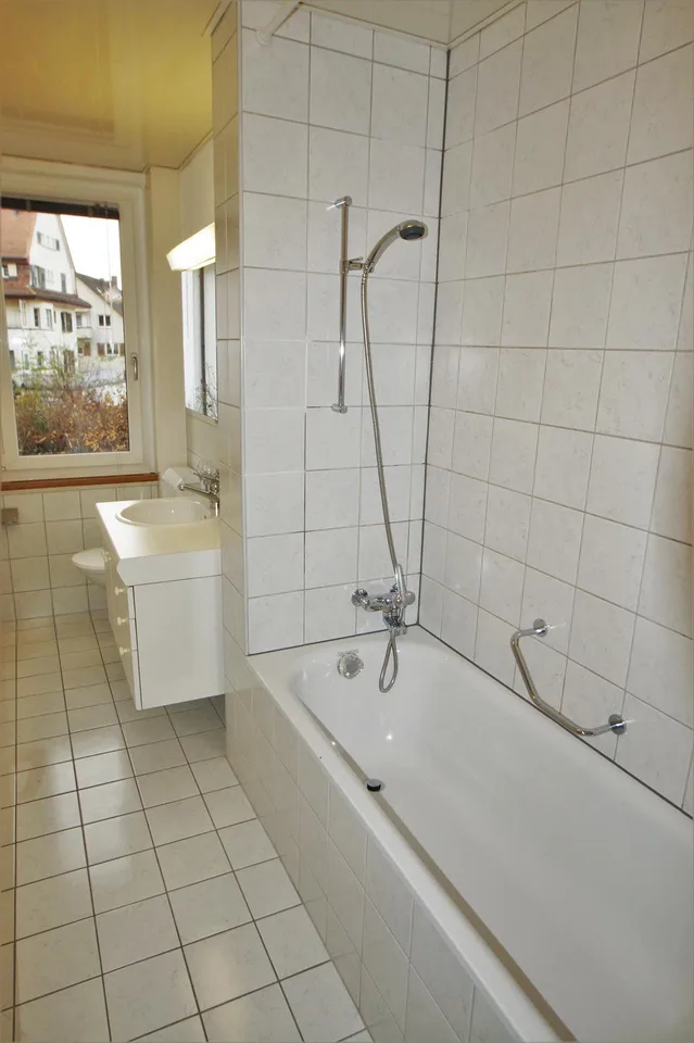 2-Zimmerwohnung 1. OG rechts an zentraler und ruhiger Lage