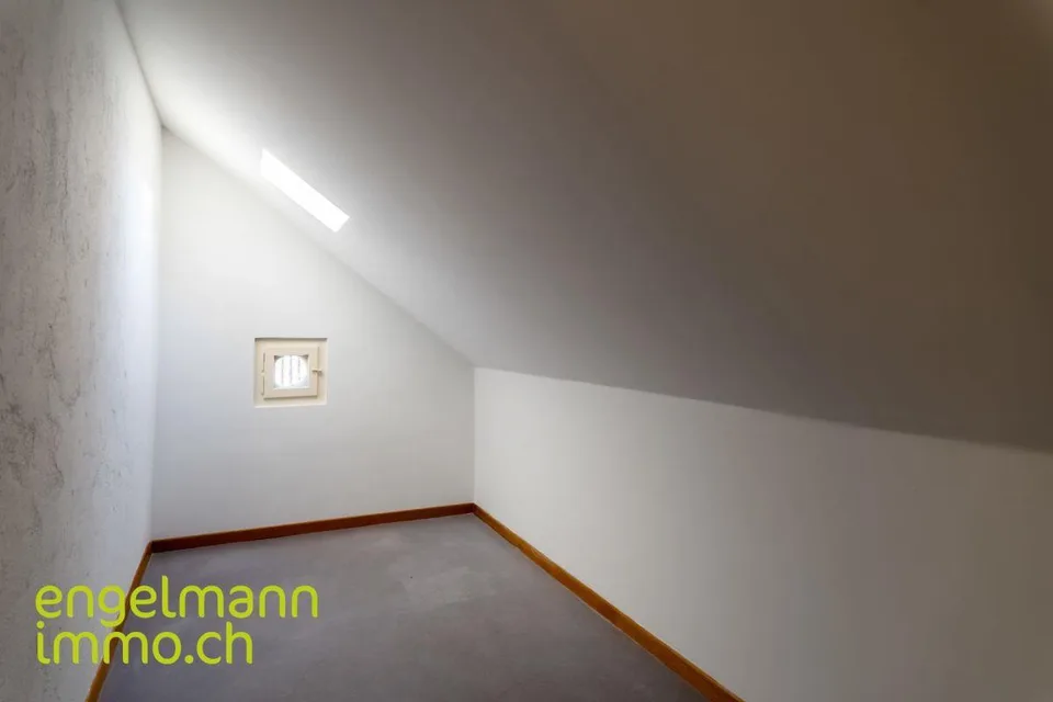 3 Zimmer-Dachwohnung / Appartement mansardé de 3 pièces