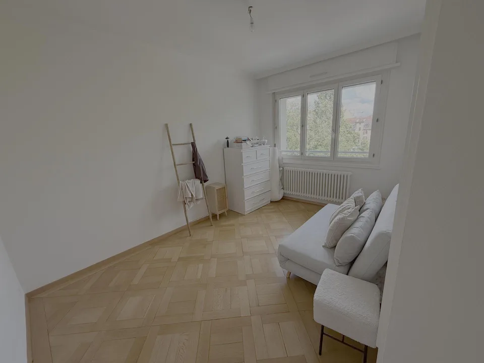Reprise de bail – 4 pièces 90 m² avec balcon & vue Salève –Place Favre