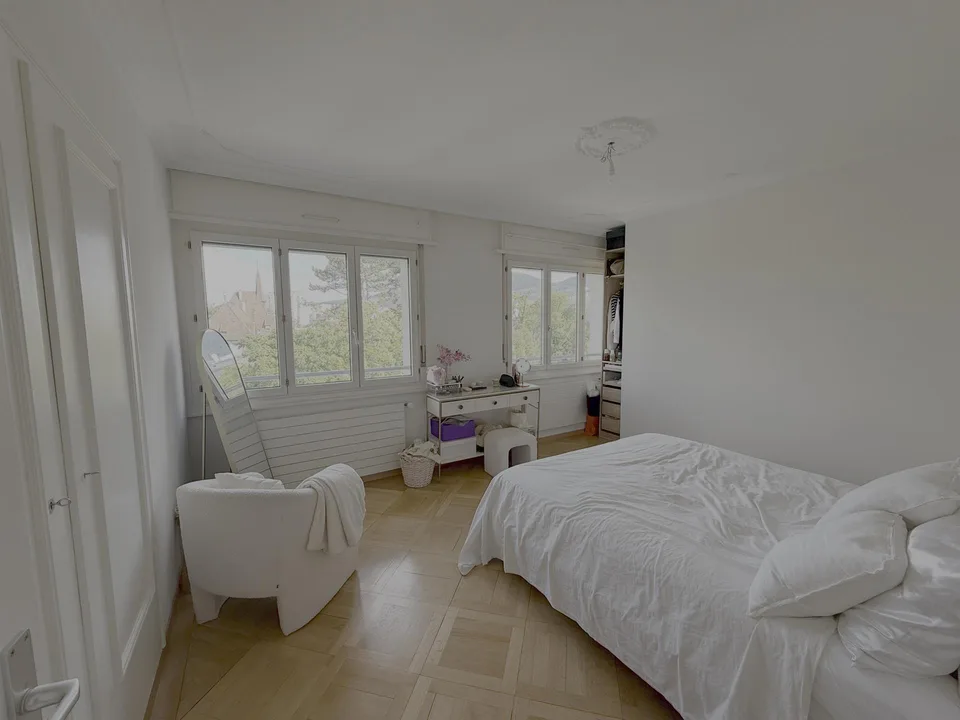 Reprise de bail – 4 pièces 90 m² avec balcon & vue Salève –Place Favre