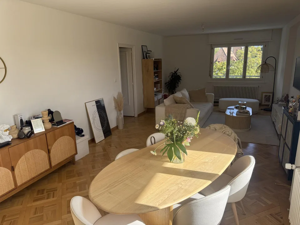 Reprise de bail – 4 pièces 90 m² avec balcon & vue Salève –Place Favre
