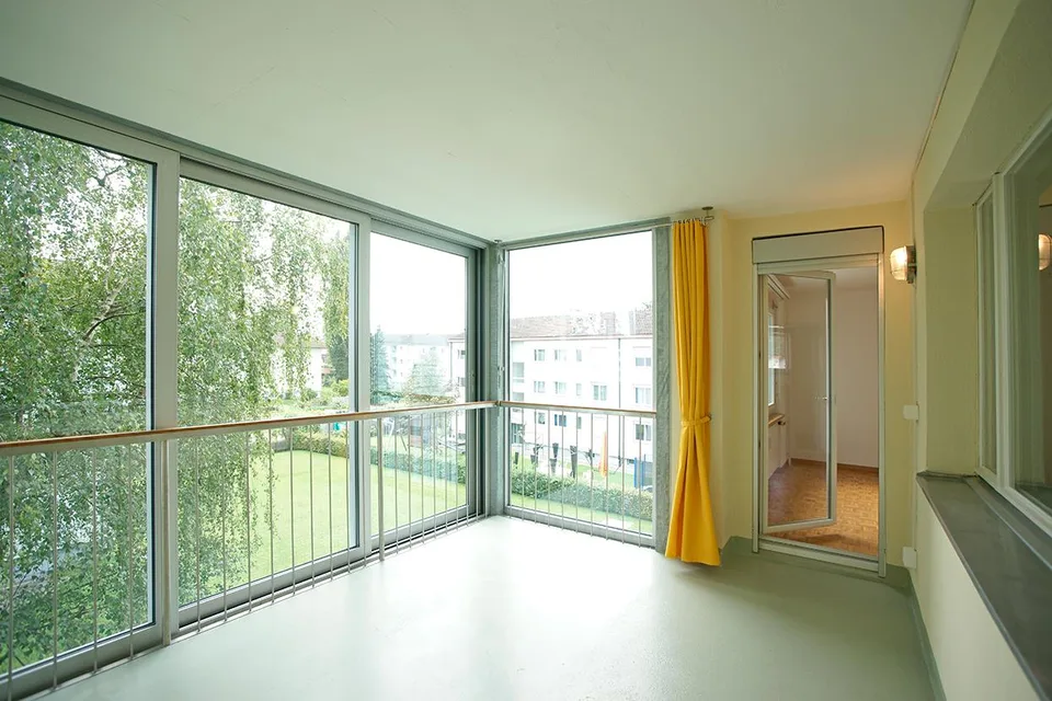 schöne 3 Zimmerwohnung mit grosser verglaster Veranda