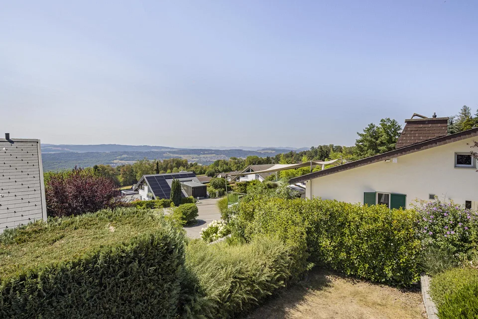 Diamant brut avantageux en termes d'impôts dans un emplacement de premier choix avec vue panoramique