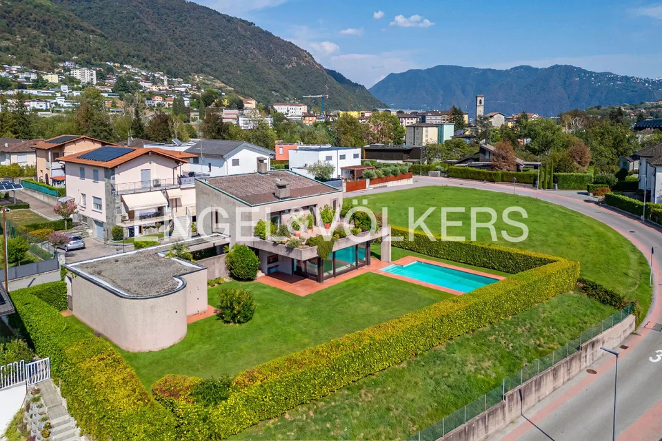 Villa mit Pool und grossem Potenzial