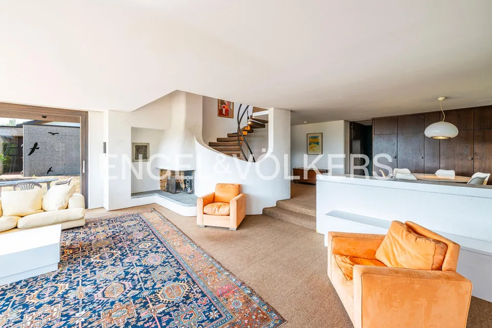 Villa mit Pool und grossem Potenzial