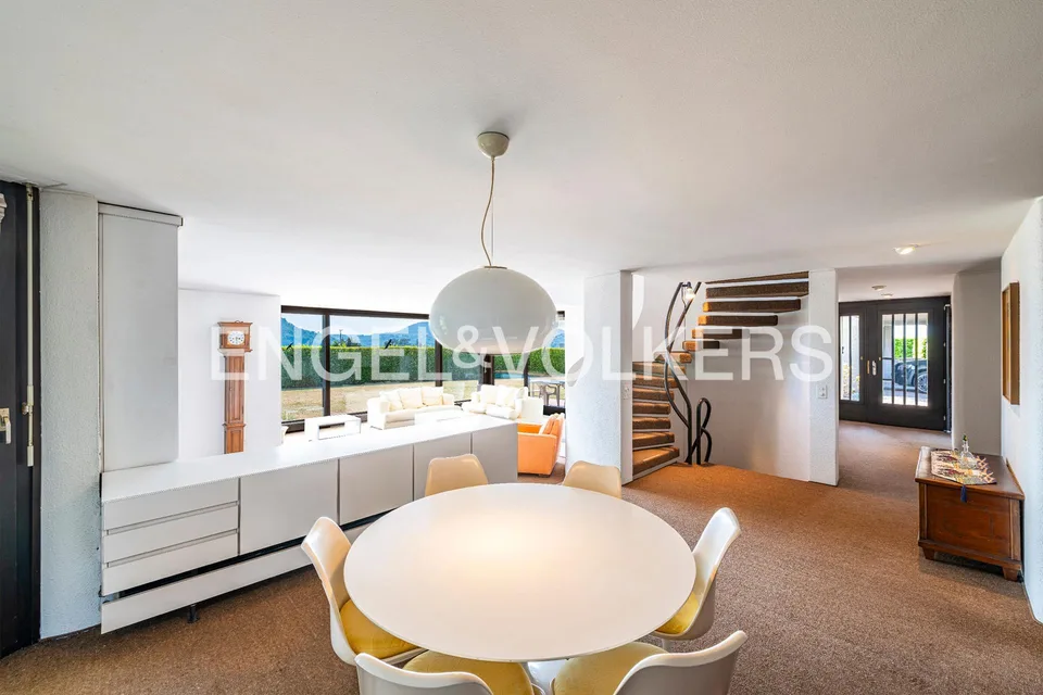 Villa mit Pool und grossem Potenzial