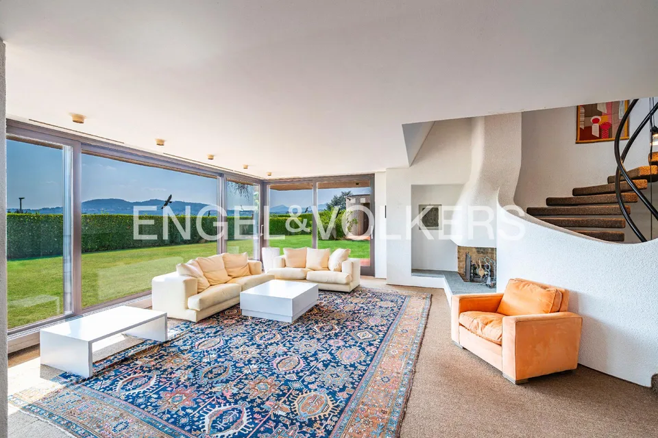 Villa mit Pool und grossem Potenzial