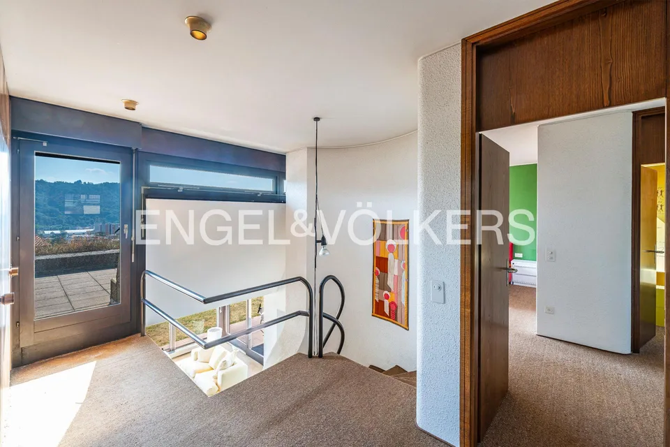 Villa mit Pool und grossem Potenzial