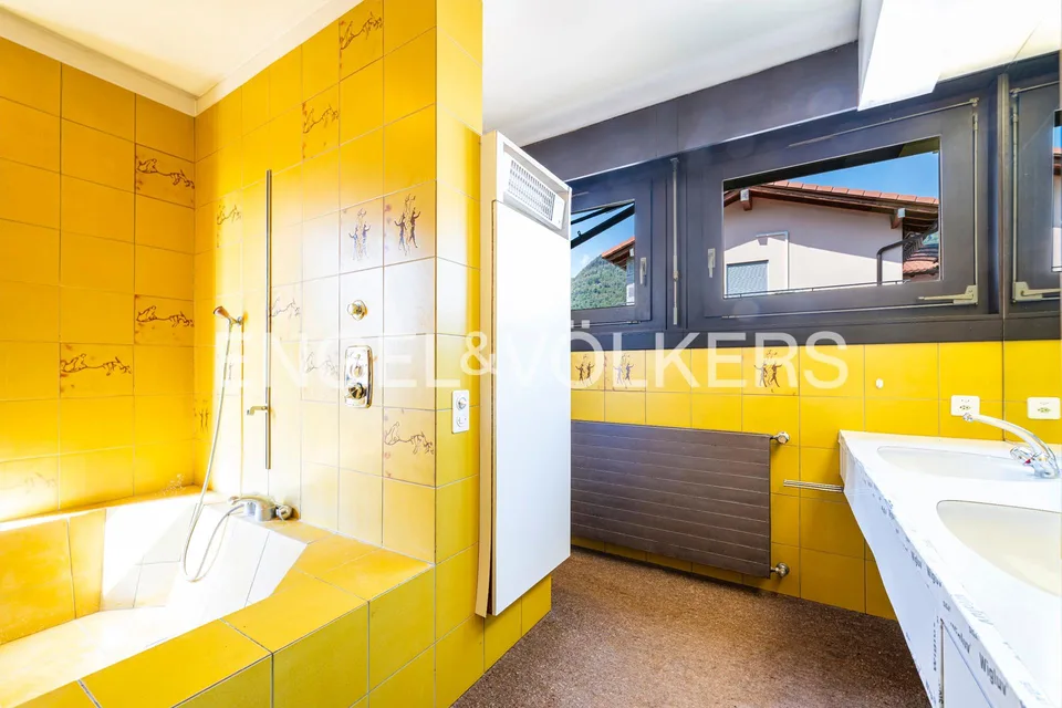 Villa mit Pool und grossem Potenzial