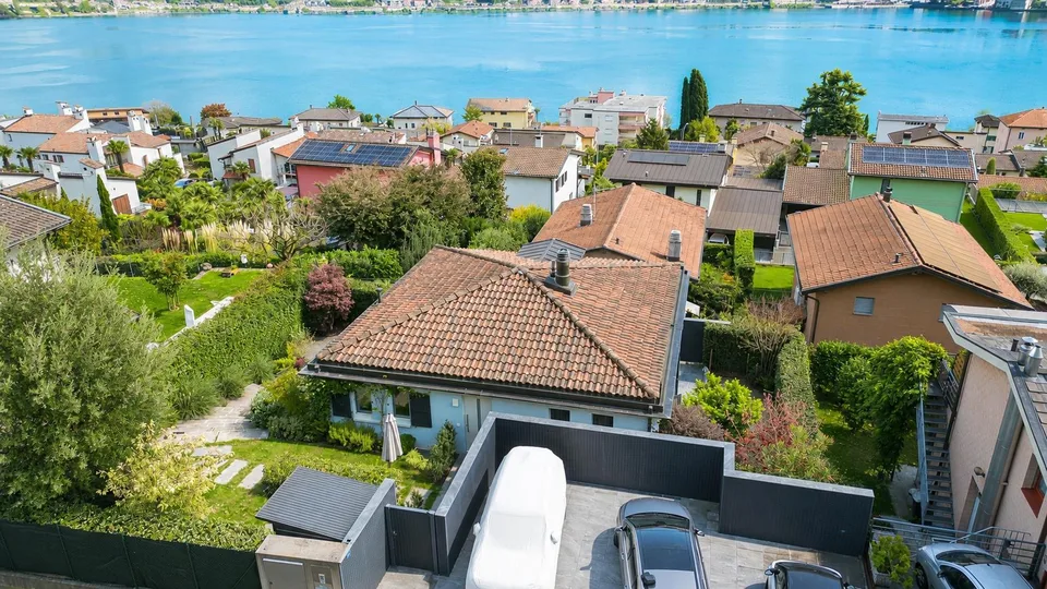 Luminosa villa unifamiliare con 5.5 locali a Riva San Vitale, TI