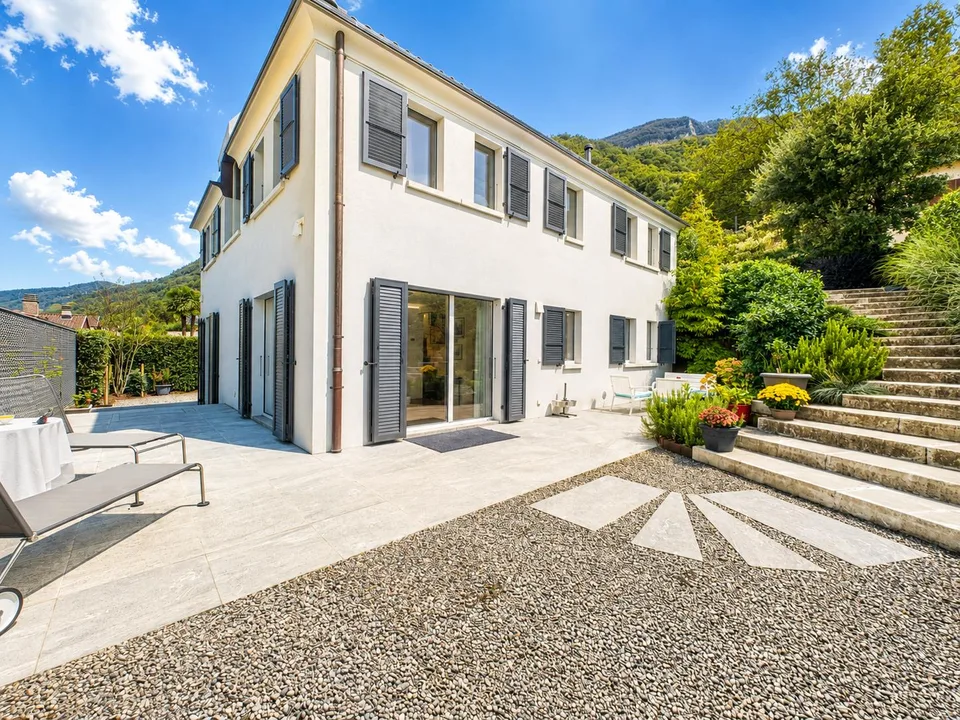 Luminosa villa unifamiliare con 5.5 locali a Riva San Vitale, TI