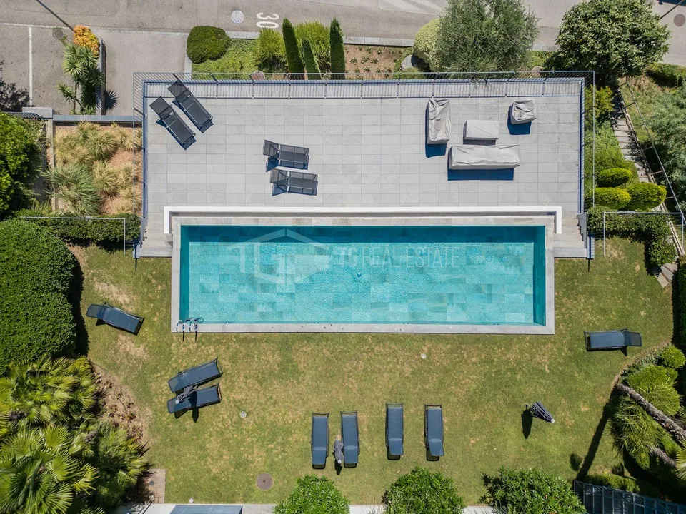 ELEGANTE APPARTAMENTO DI 4 LOCALI CON GIARDINO E VISTA LAGO