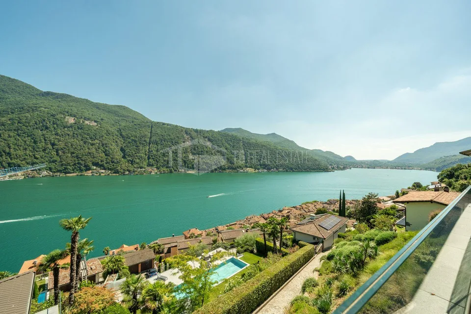 ELEGANTE APPARTAMENTO DI 4 LOCALI CON GIARDINO E VISTA LAGO