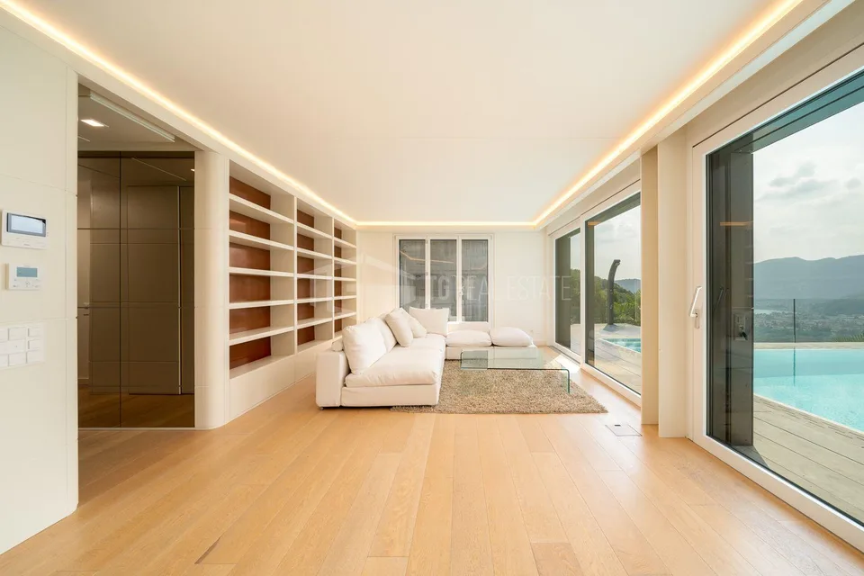 Duplex prestigieux avec vue sur le lac et piscine