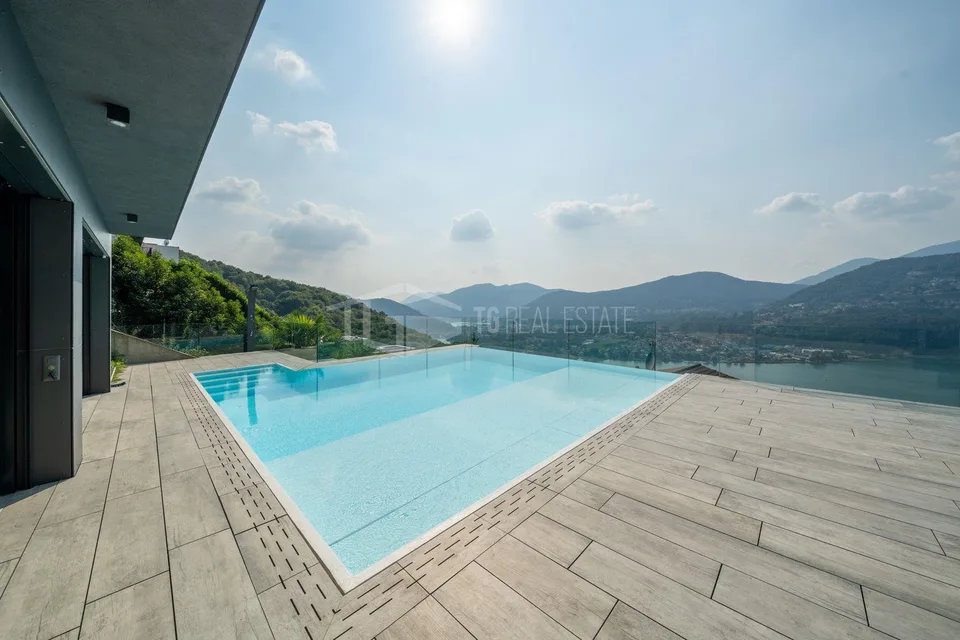 Duplex prestigieux avec vue sur le lac et piscine