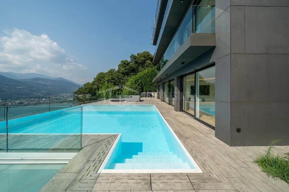 Duplex prestigieux avec vue sur le lac et piscine