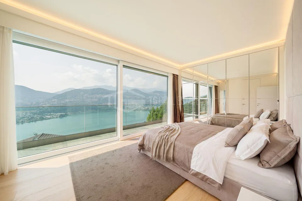 Duplex prestigieux avec vue sur le lac et piscine