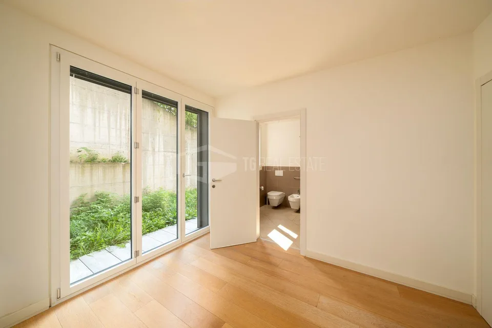 Duplex prestigieux avec vue sur le lac et piscine
