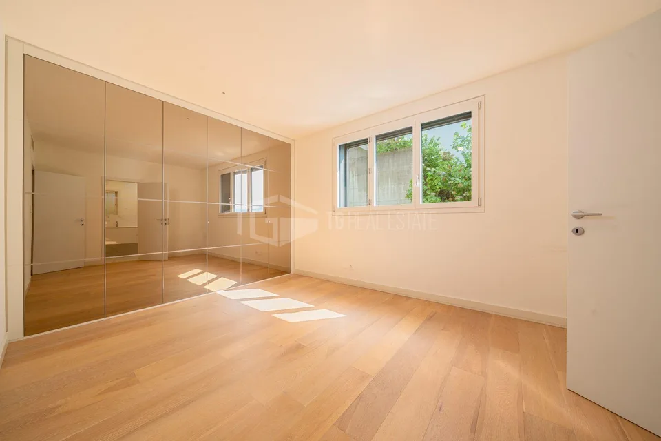 Duplex prestigieux avec vue sur le lac et piscine