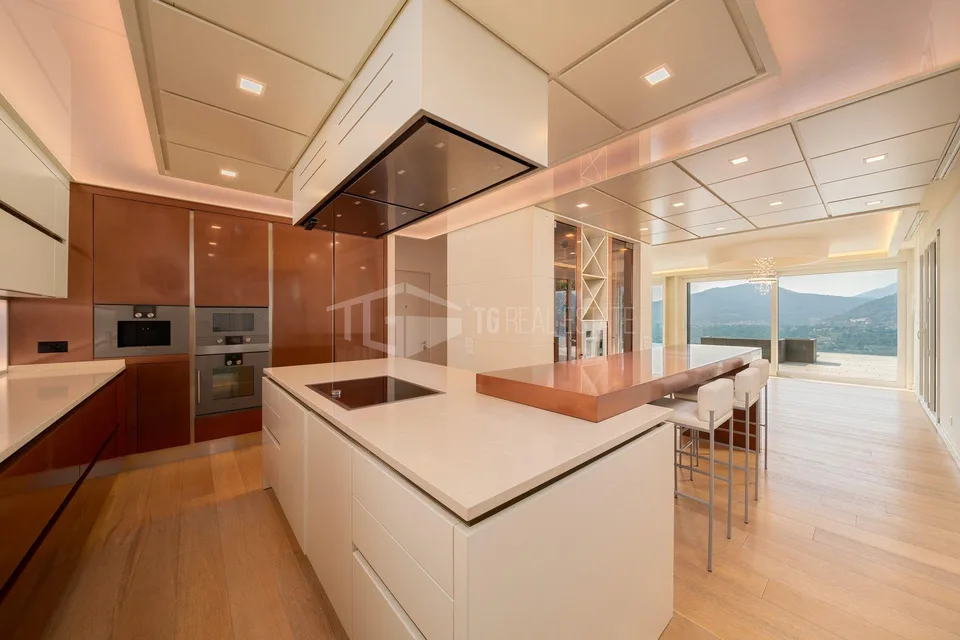 Duplex prestigieux avec vue sur le lac et piscine