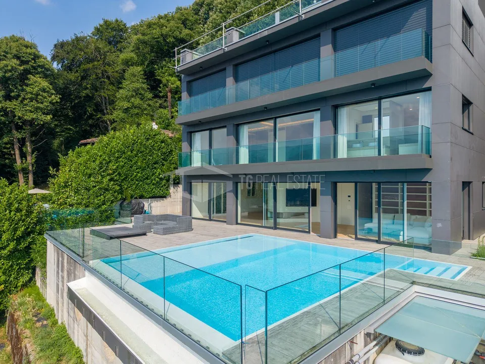Duplex prestigieux avec vue sur le lac et piscine