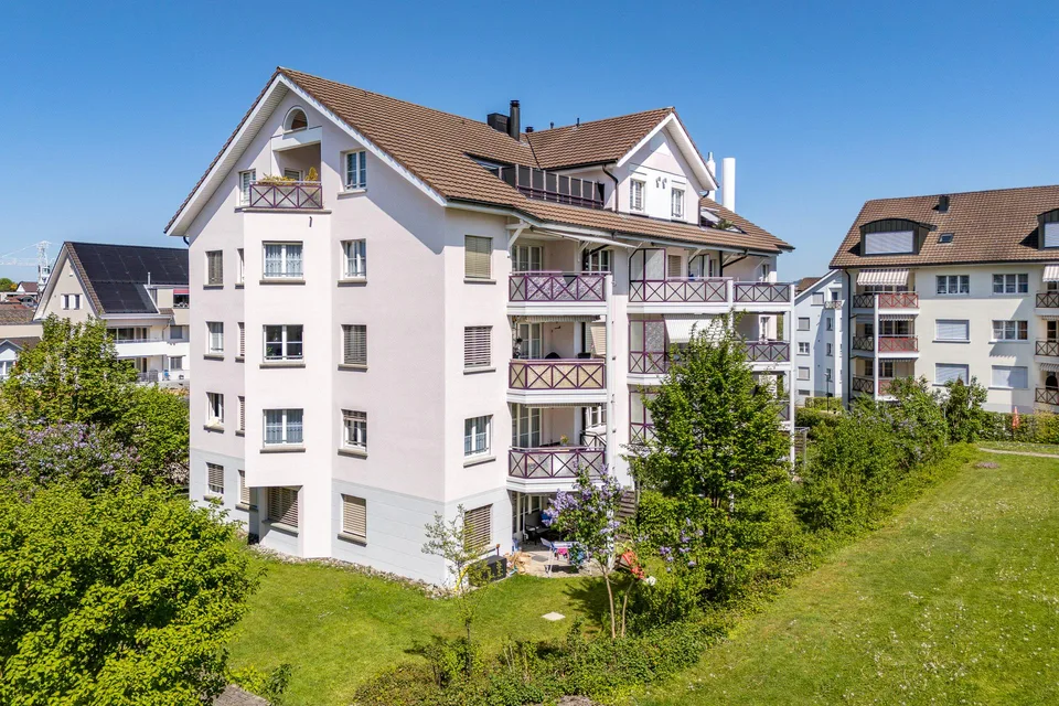 Grosszügige Dachwohnung - Erstvermietung nach Sanierung
