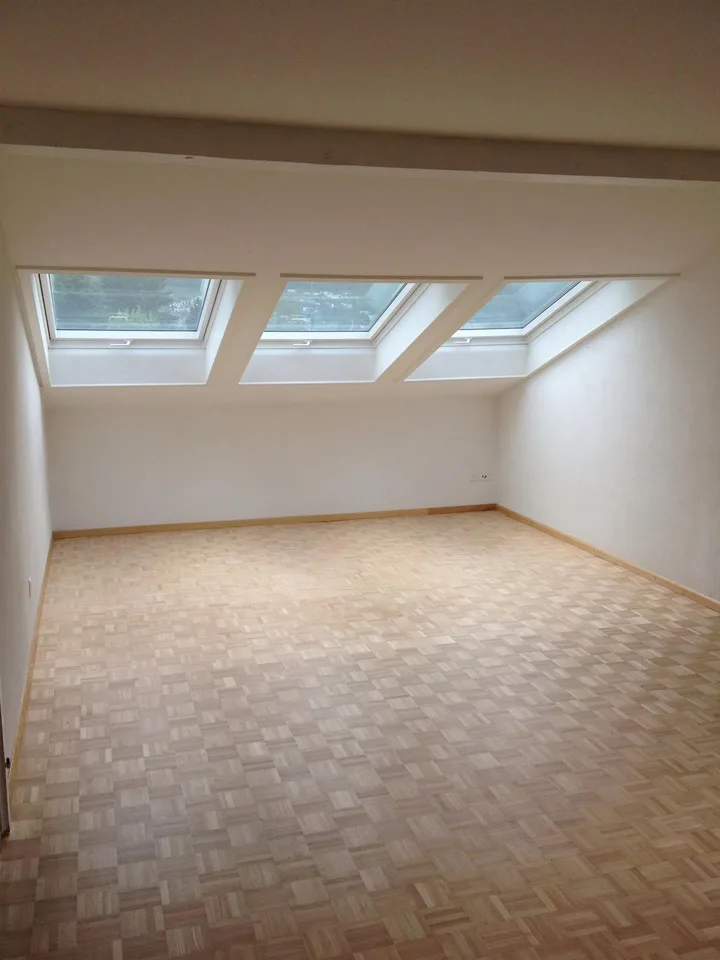 Sonnige Dachwohnung an bester Lage