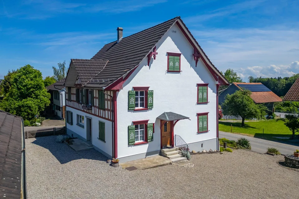Charmantes Riegelhaus mit grossem Umschwung