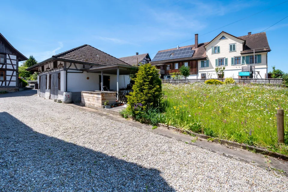 Charmantes Riegelhaus mit grossem Umschwung