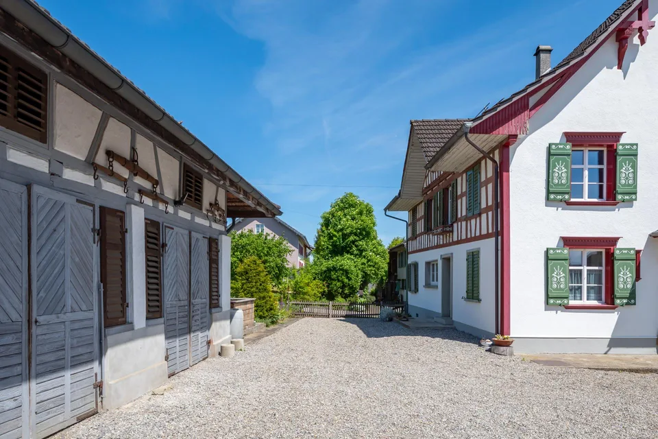 Charmantes Riegelhaus mit grossem Umschwung